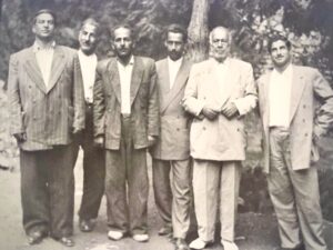 نفر دوم سمت راست: مرحوم فتح الله زند وكيلي